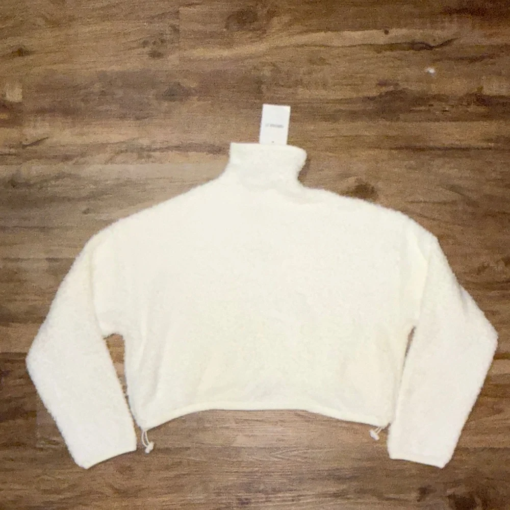 Forever 21 White Fleece Cropped Pullover NWT